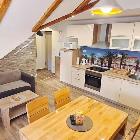 Attic Split Apartment Near City Centre Extérieur photo