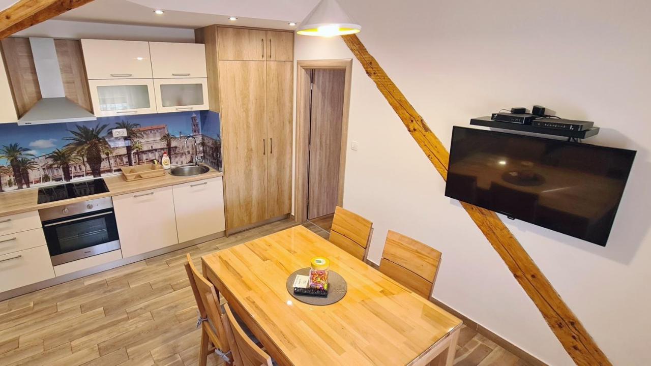 Attic Split Apartment Near City Centre Extérieur photo
