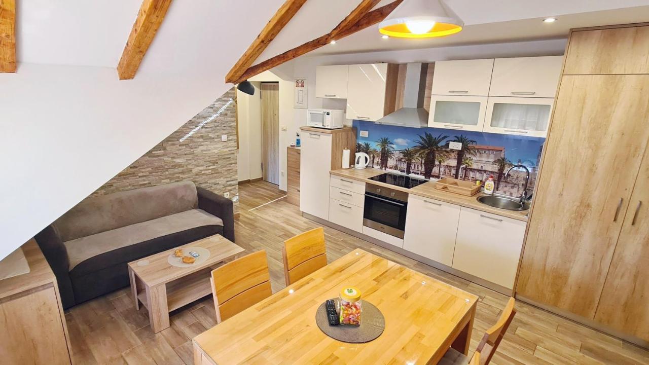 Attic Split Apartment Near City Centre Extérieur photo