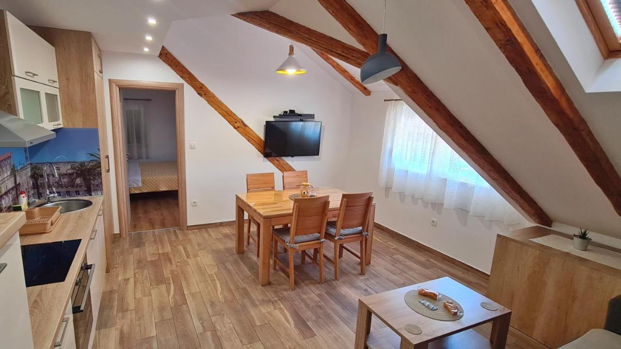 Attic Split Apartment Near City Centre Extérieur photo